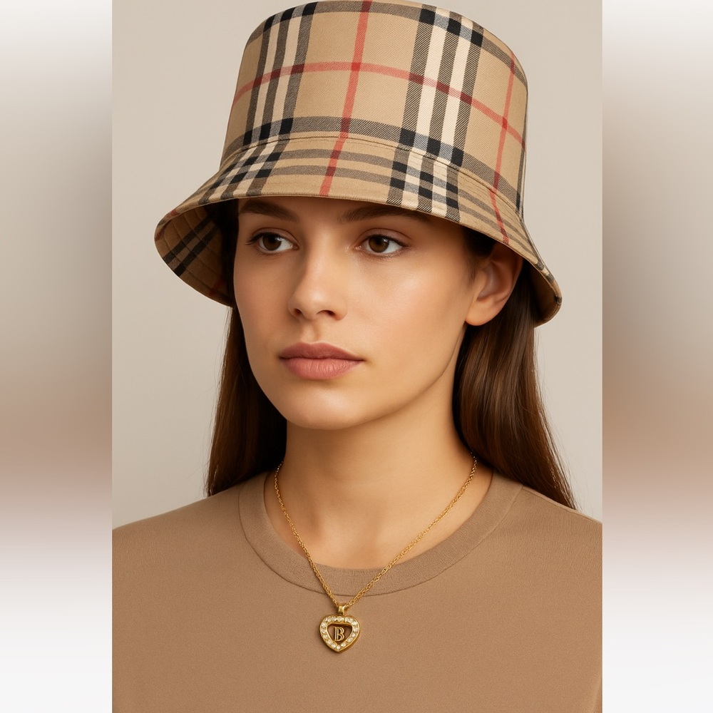 Burberry’s Gold Heart Pendant Rhinestone Necklace - Picture 2 of 12